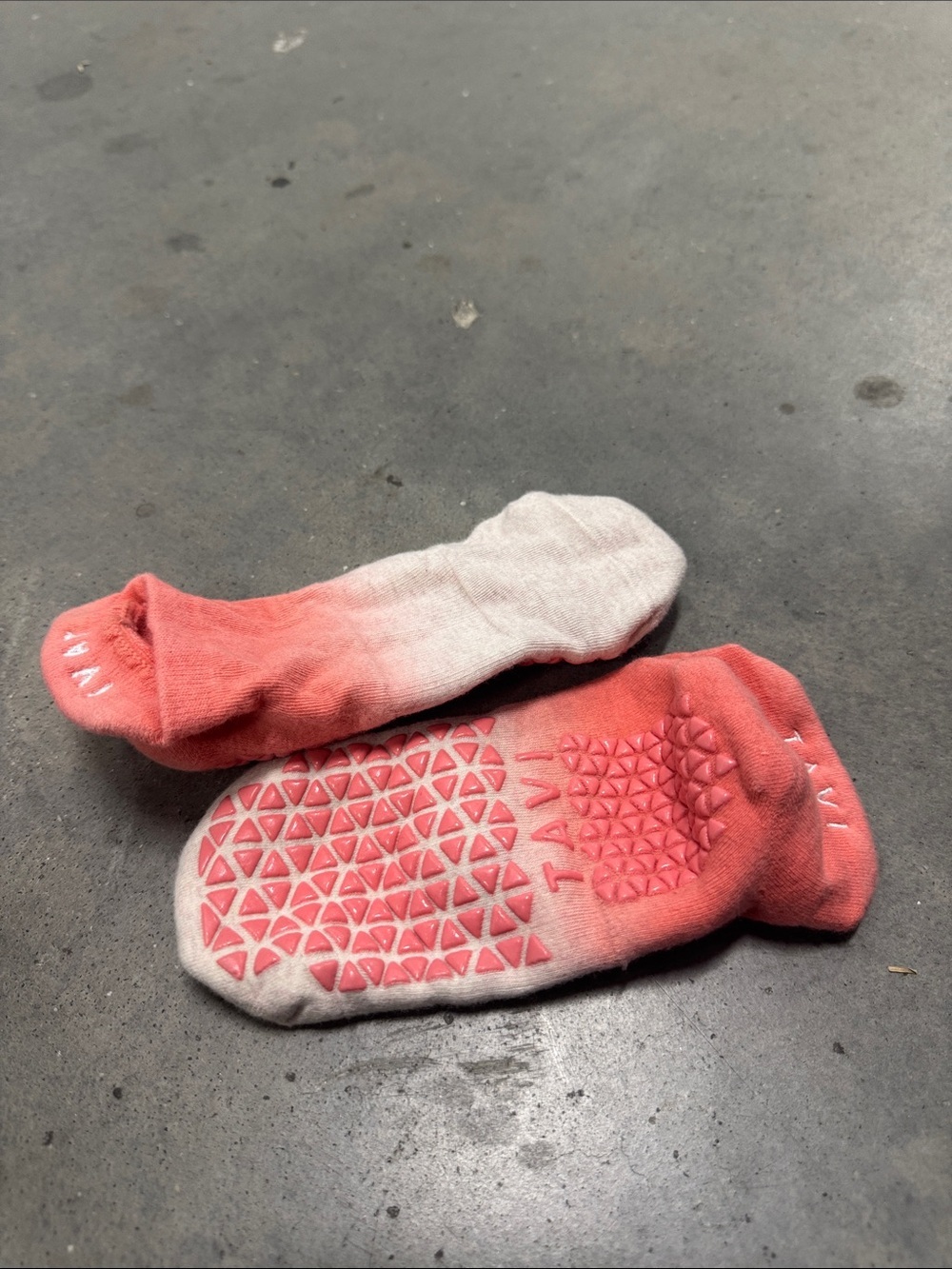 Tavi grip savvy Pink Ombre Non-Slip Grip Socks